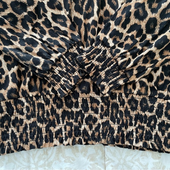 Small Michael Kors Jersey Cheetah Print V-Neck Long Sleeve Smocked Hem Shirt - Picture 5 of 6